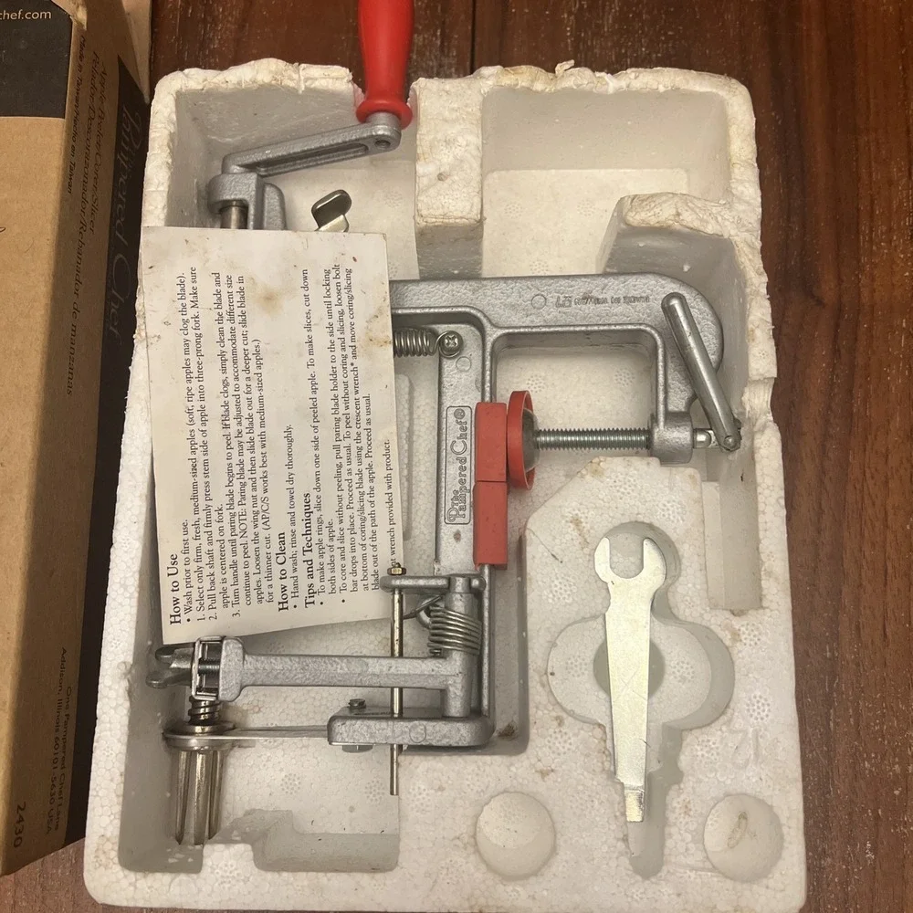 PAMPERED CHEF 2430 Apple Peeler, Corer, Slicer Pre-owned